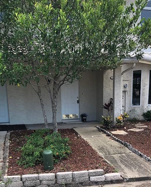 TOWNHOUSE EXTERIOR