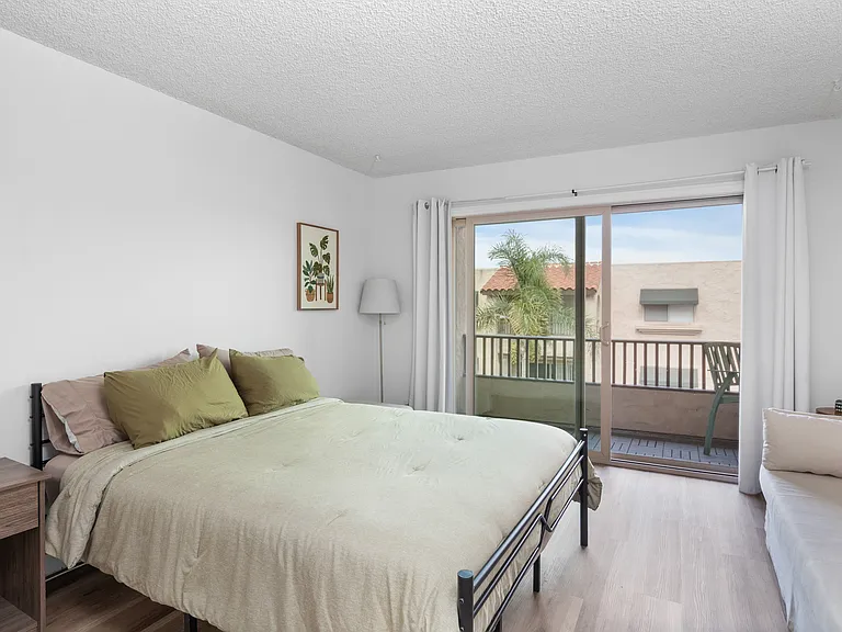 2514 Clairemont Dr #205 — Photo 7