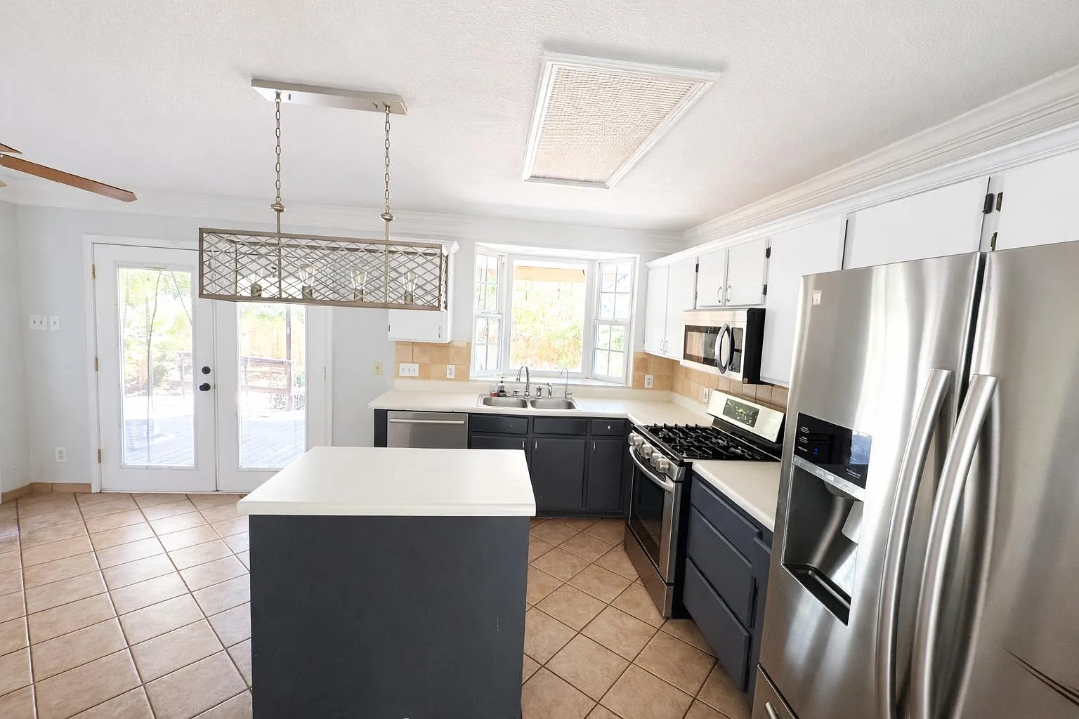 4 bed, 2.5 bath, 2092 sqft, $819 — Photo 3