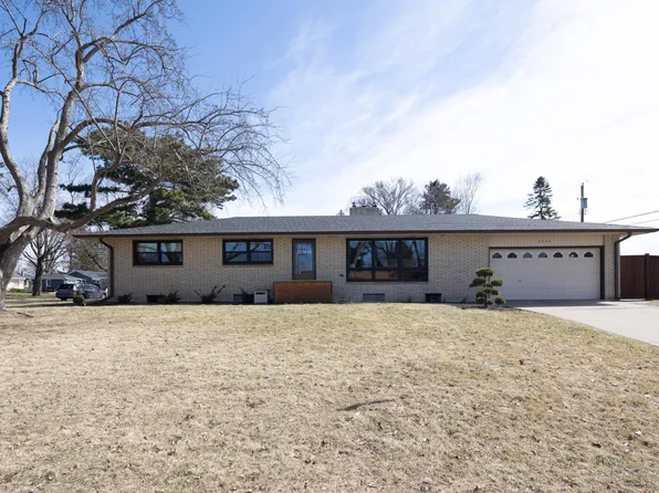 2420 Dunlap St N, Roseville, MN 55113