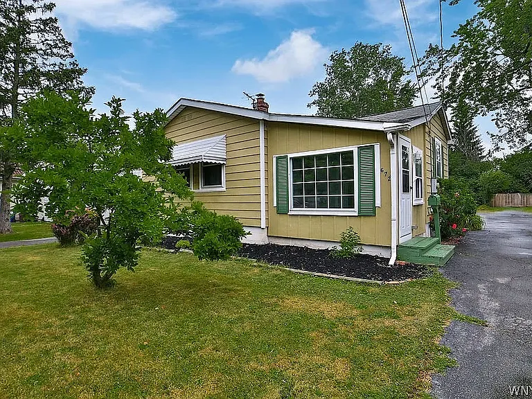 672 Longmeadow Rd — Photo 3