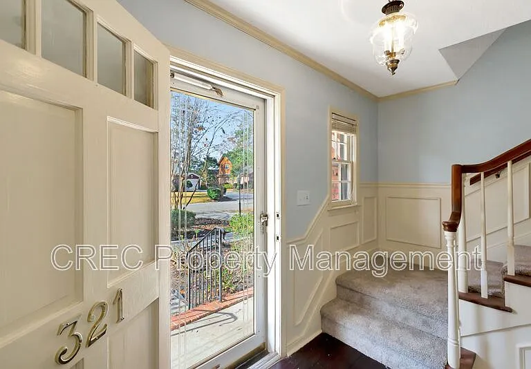 321 Shaftesbury Ln — Photo 5