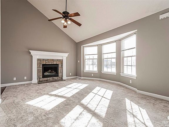4th image of 2904 Valley Dr