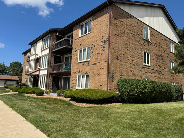 4924 Circle Ct APT 404, Crestwood, IL 60418