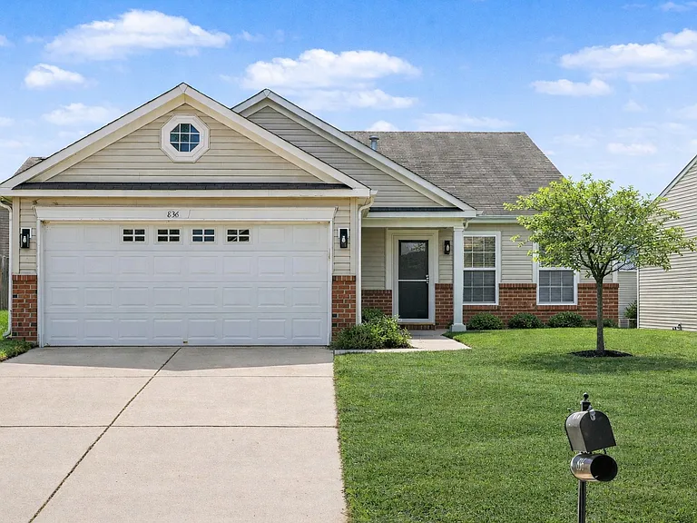 836 Chastain Ave — Photo 1