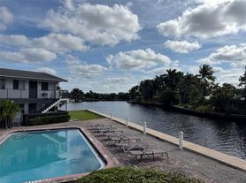 1818 E Oakland Park Blvd