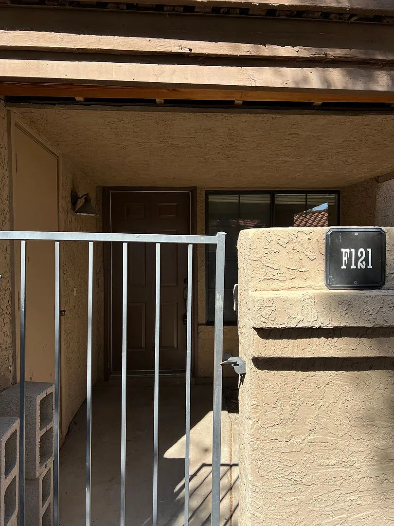 2 bedroom condo in papago park village — Photo 4