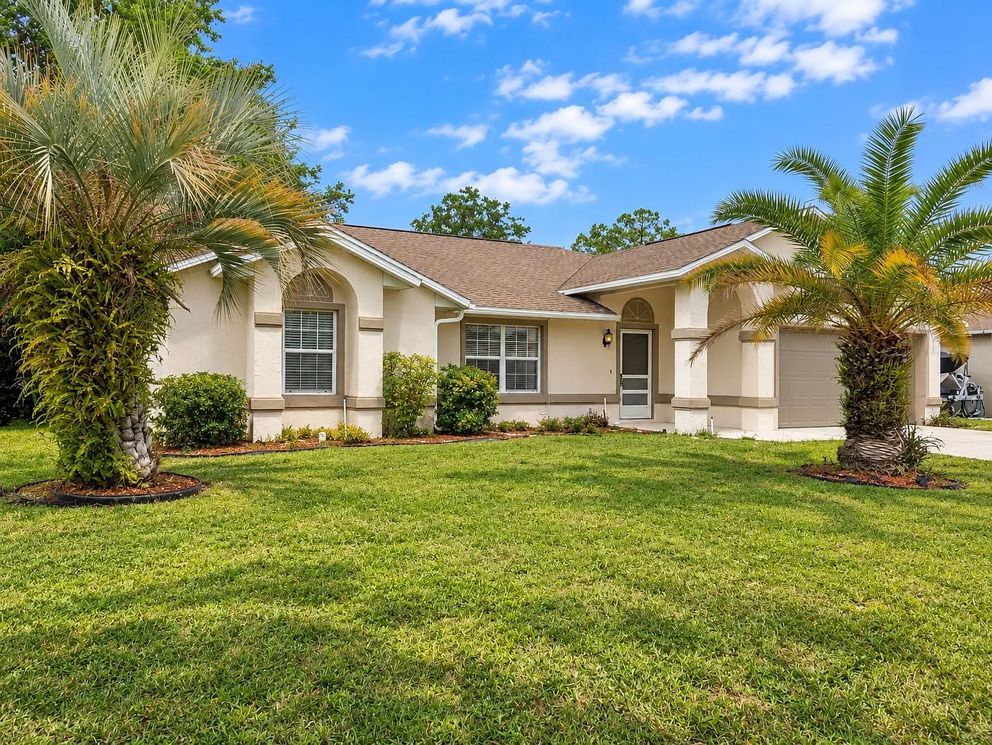 Spacious 3-Bedroom Deltona Home with Fenced Yard, Screened Patio & Extra Garage! — Photo 3