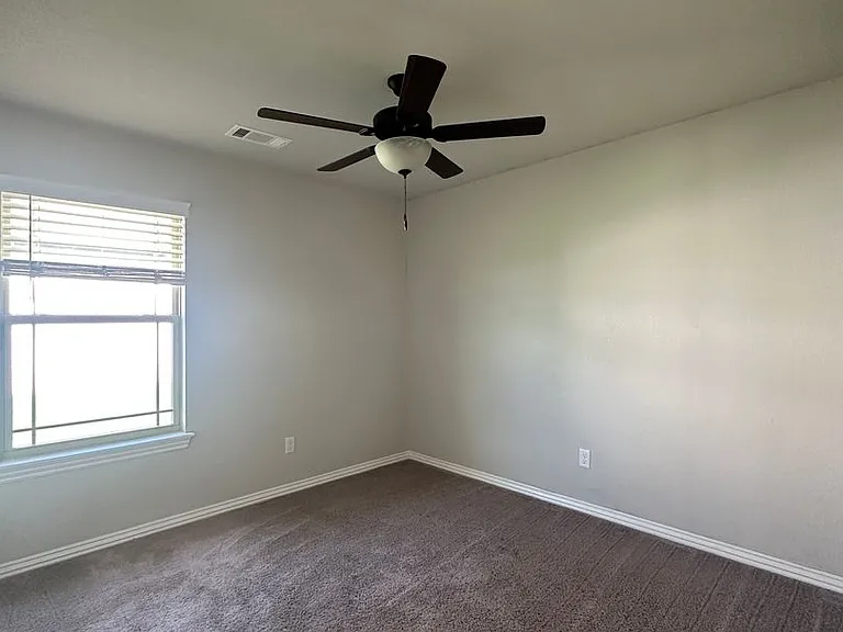 1505 Northridge Dr E — Photo 18