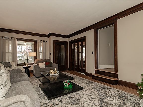 5th image of 1589 Clarence Ave
