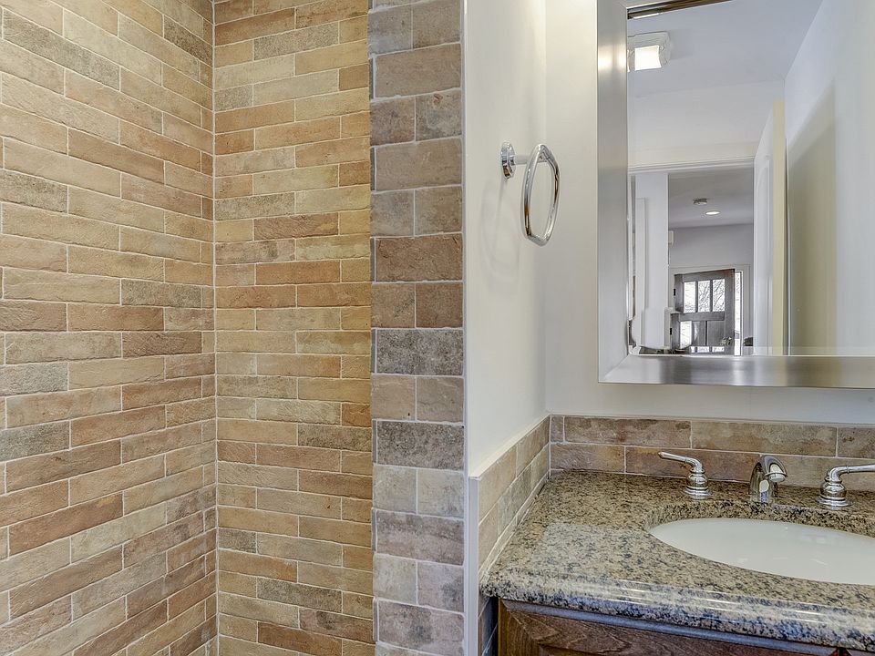 Luxurious first floor (full) bathroom