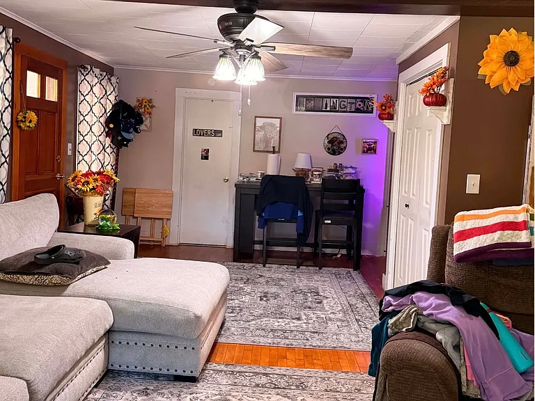 8 Glen Ave — Photo 3
