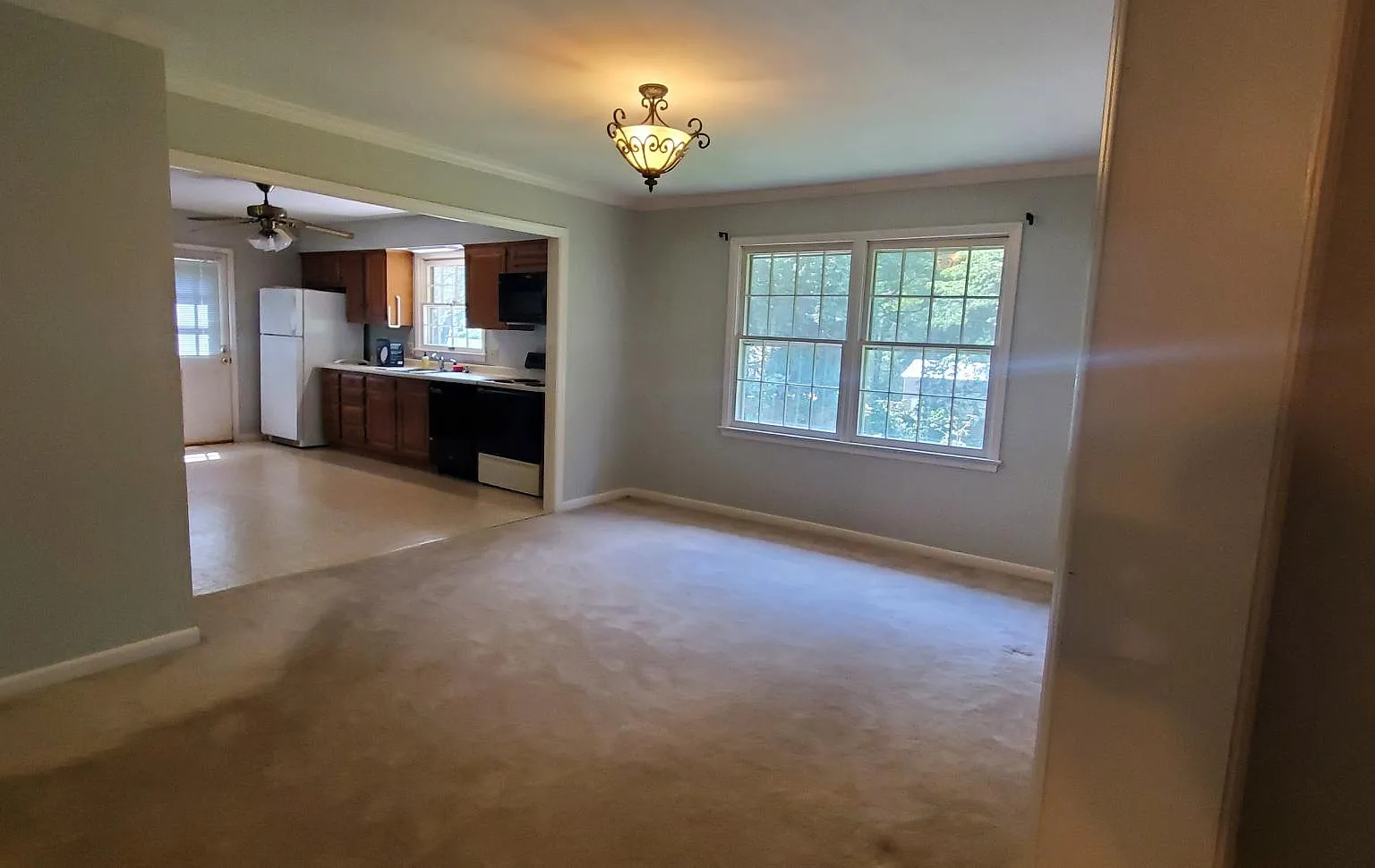 3 bed, 2195 sqft, $2,350 — Photo 4