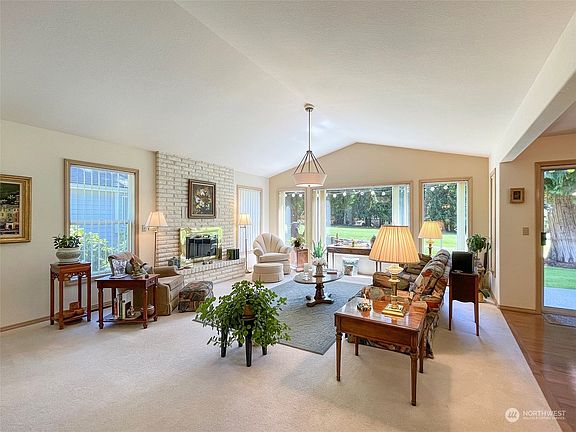 3rd image of 192 Fairway Drive #27