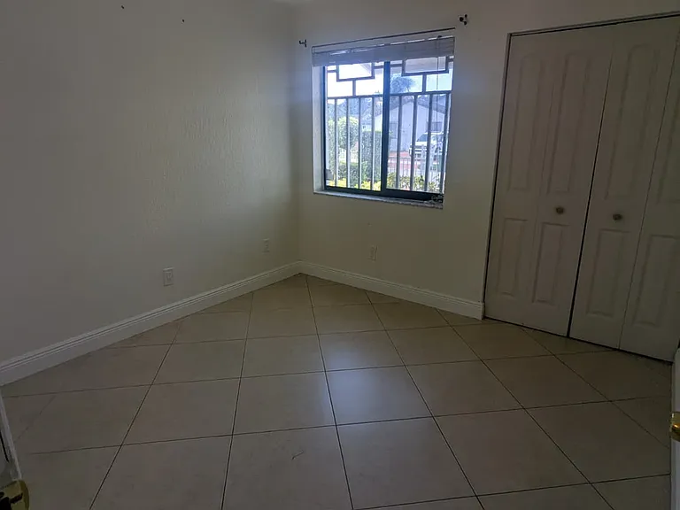 12335 SW 193rd St — Photo 12