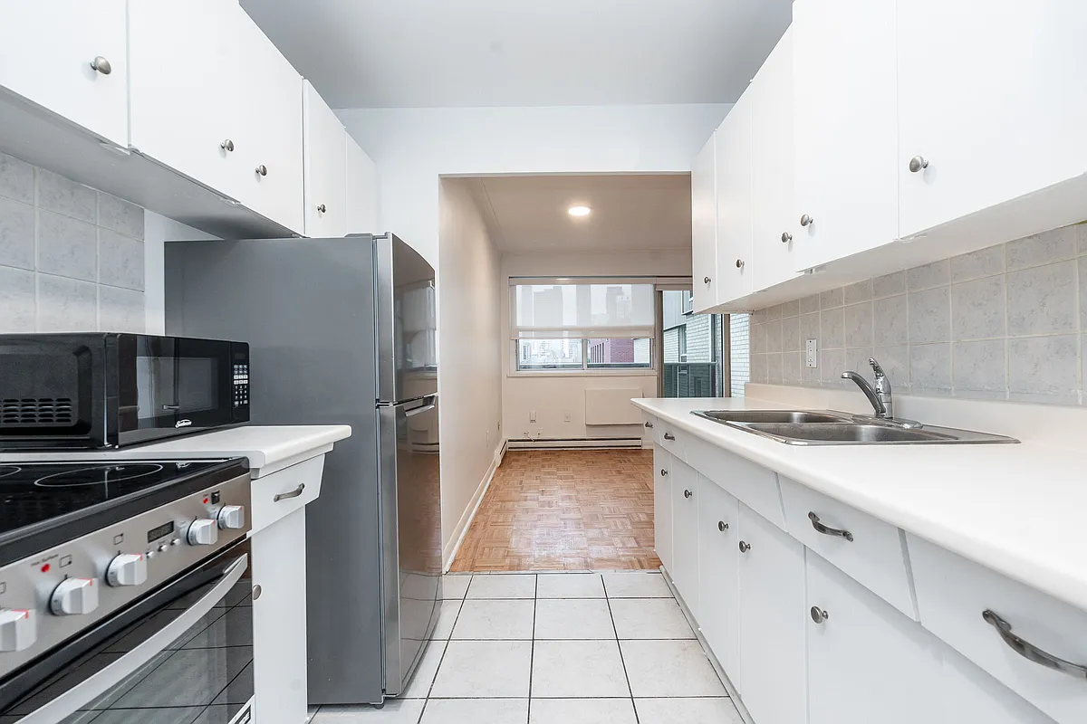 Building Photo - 365 Eglinton Ave E #50059A-505