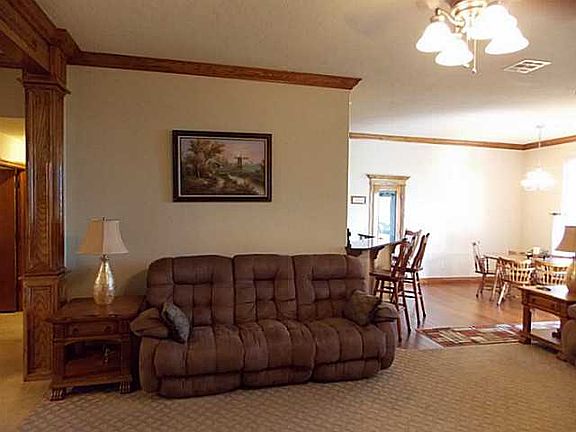 4th image of 13816 Robinson Ct