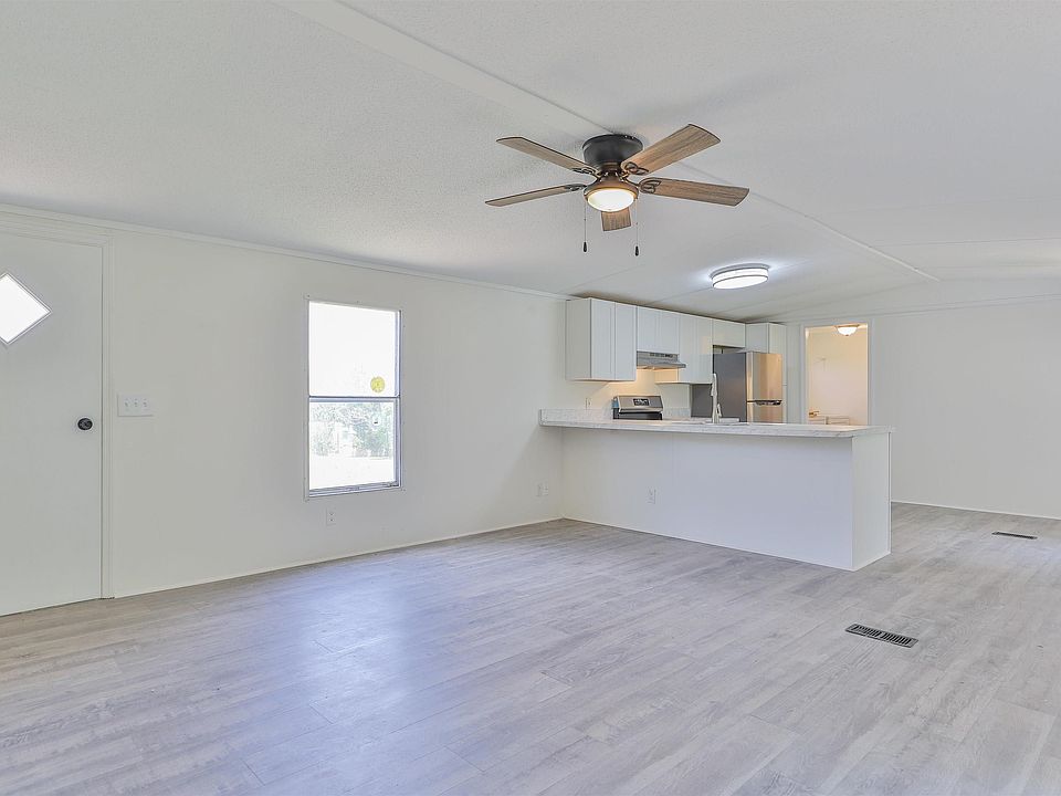1st image of 211 Federal Ln