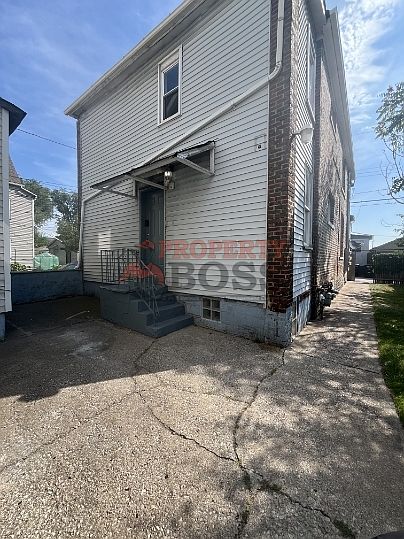 1st image of 3927 Elm St APT 2R