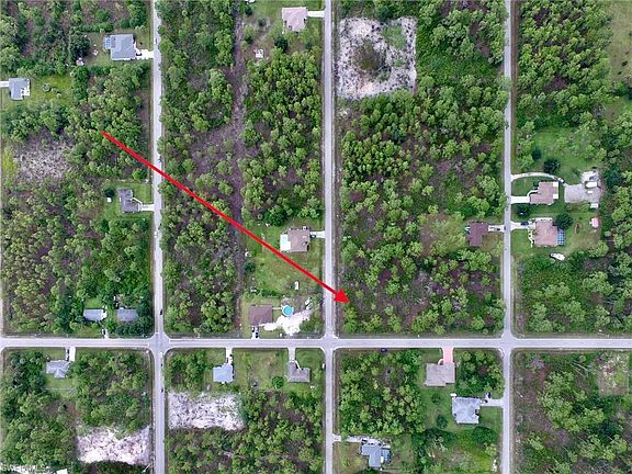 3rd image of 906 W 10th St