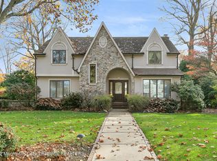 2 Sutton Pl, Middletown, NJ 07748