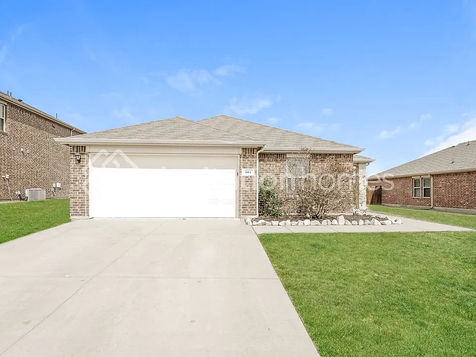 304 Hawthorn Dr
