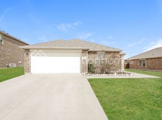 304 Hawthorn Dr, Nevada, TX 75173