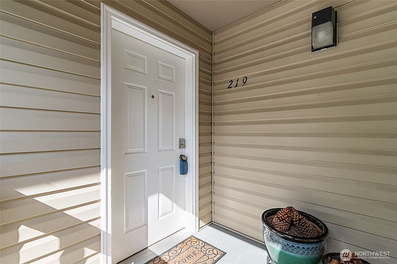 4th image of 631 W Horton Way #219