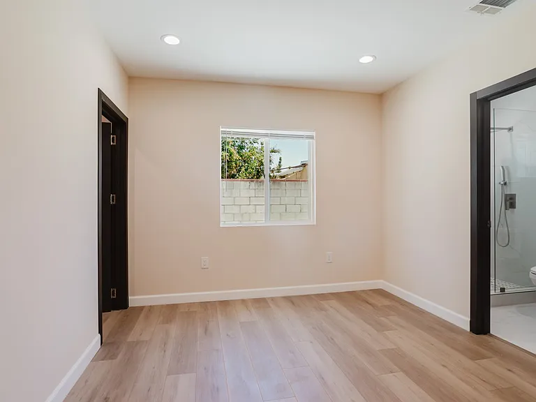 6550 Beeman Ave — Photo 15
