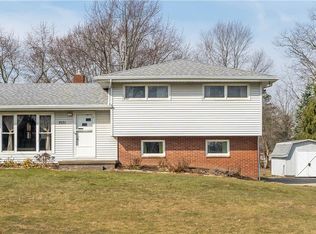 7031 Rolling Ridge Rd NE, Canton, OH 44721