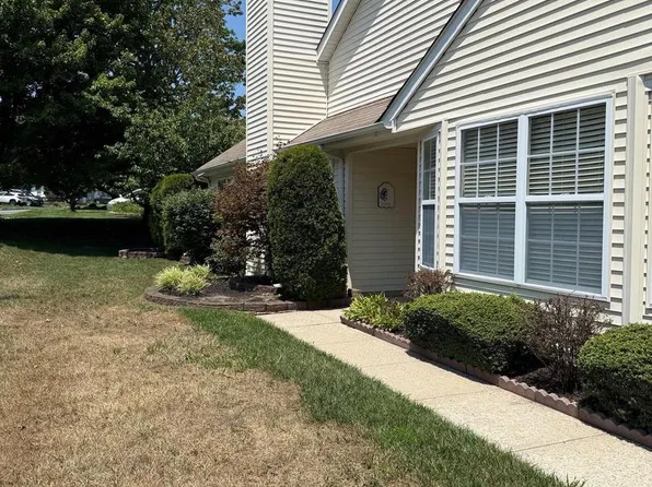 2 Wellington Ln, Lakewood, NJ 08701