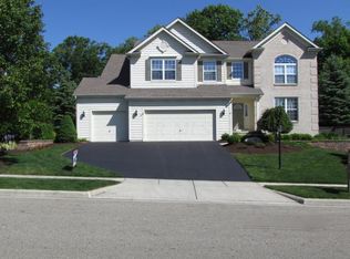 2711 Roe Dr, Lewis Center, OH 43035