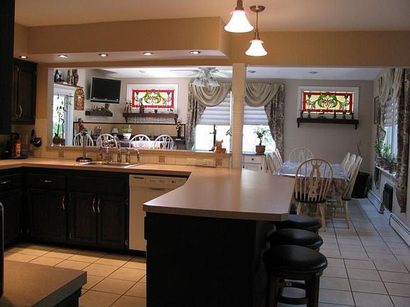 Modern Eat In Kitchen