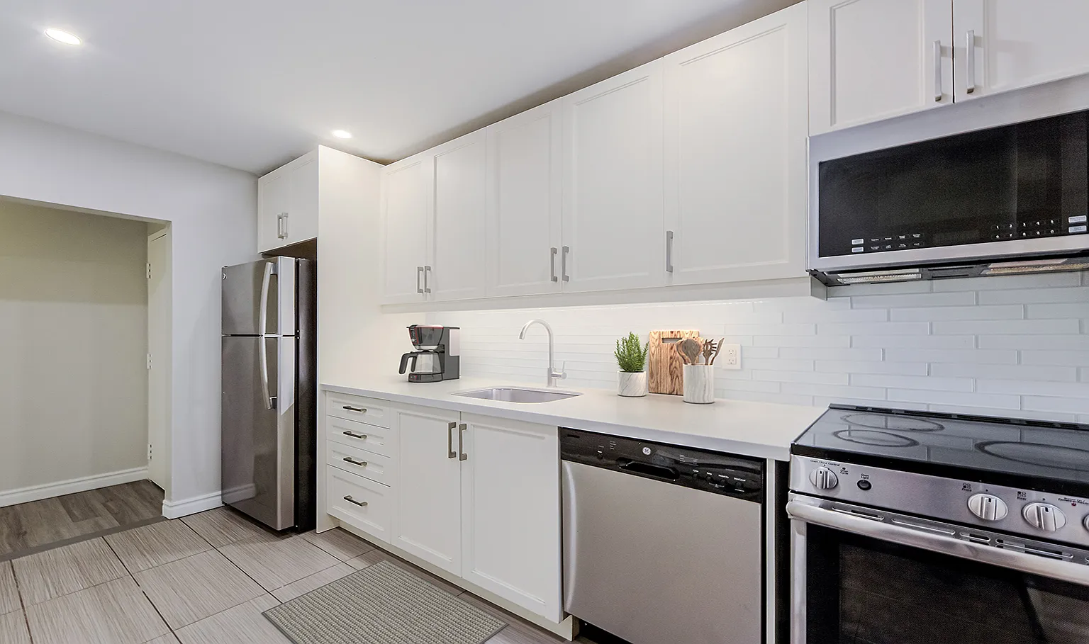 Beach Park Apartments — Photo 1