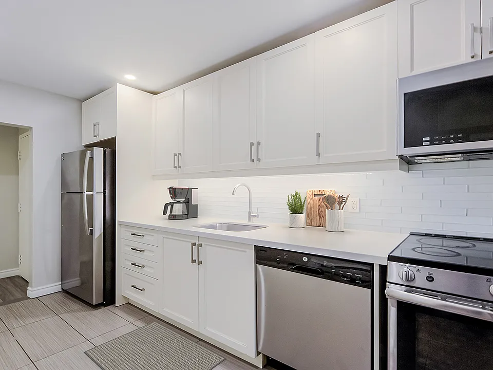 223 Woodbine Ave