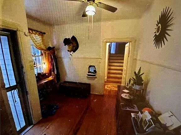 2nd image of 2210-12 Mandolin St