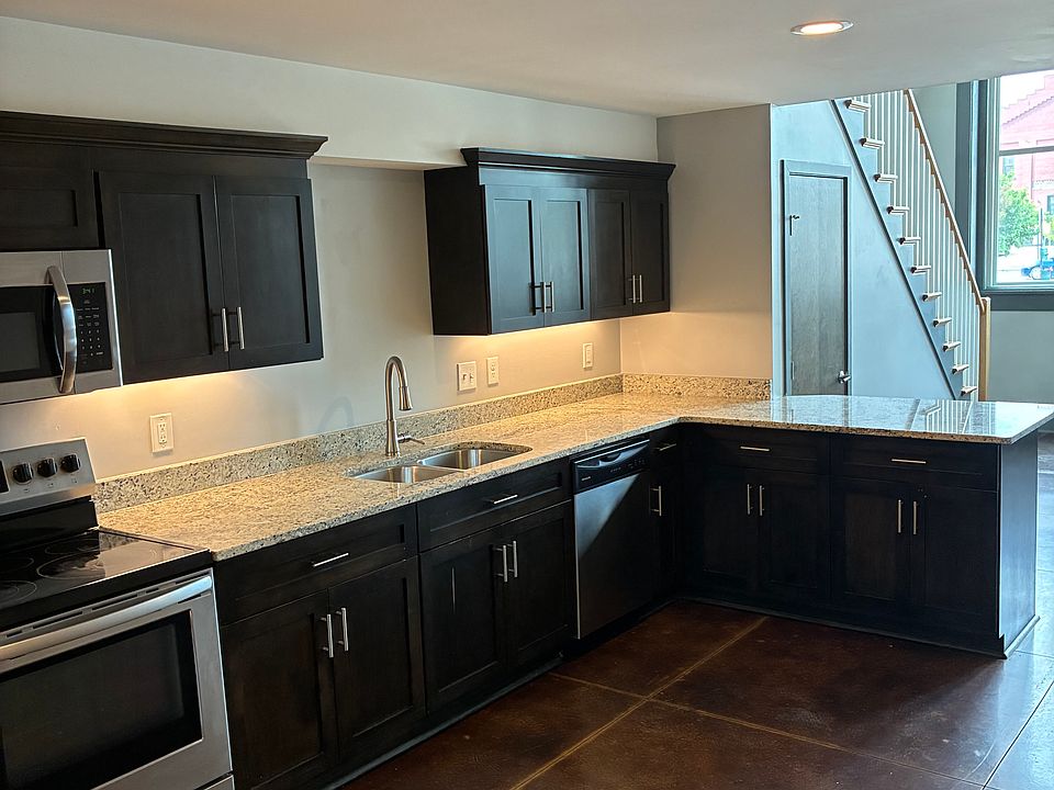 1st image of 105 Campbell Ave SW #103