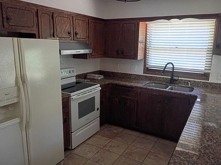20550 Coventry Dr — Photo 8