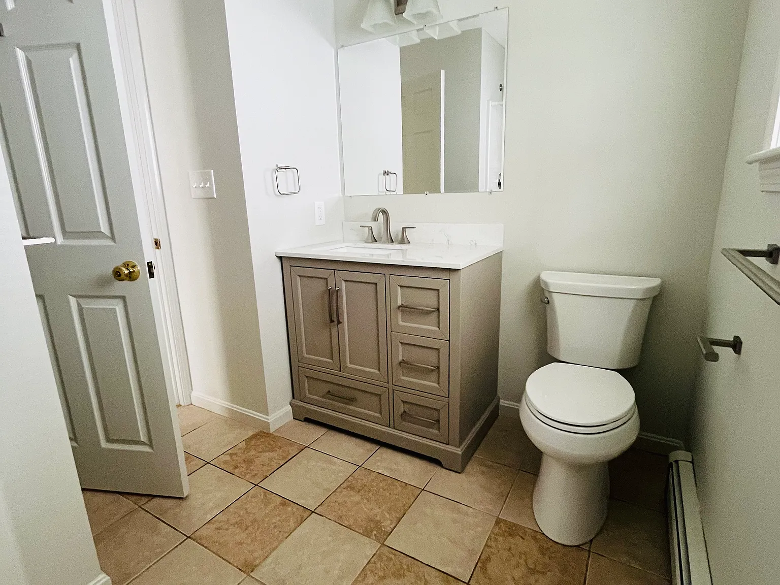 3 bed, 960 sqft, $2,600 — Photo 4