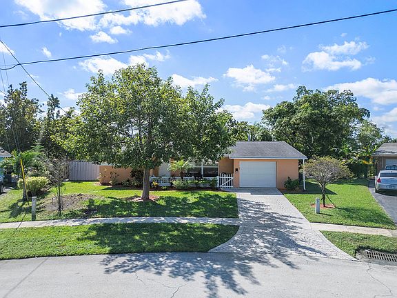 4th image of 2101 NW 77th Avenue