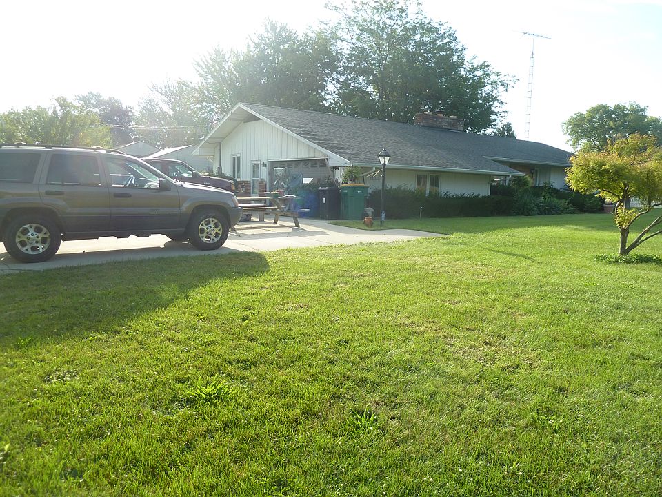 1st image of 28290 E Broadway St