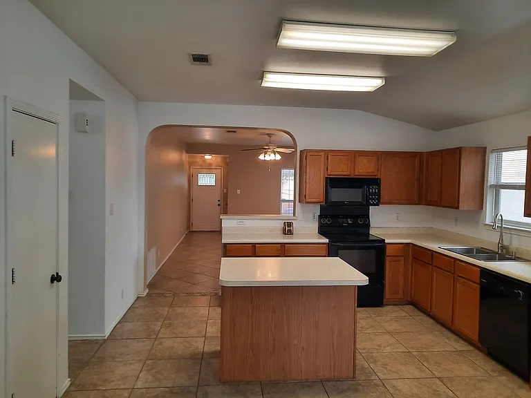1335 Cougar Country — Photo 7