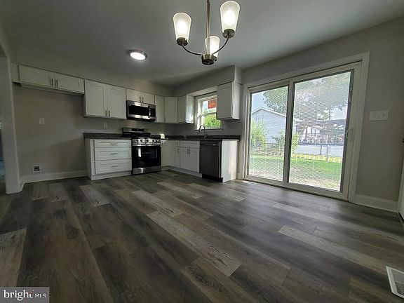 4th image of 701 Berkeley Dr