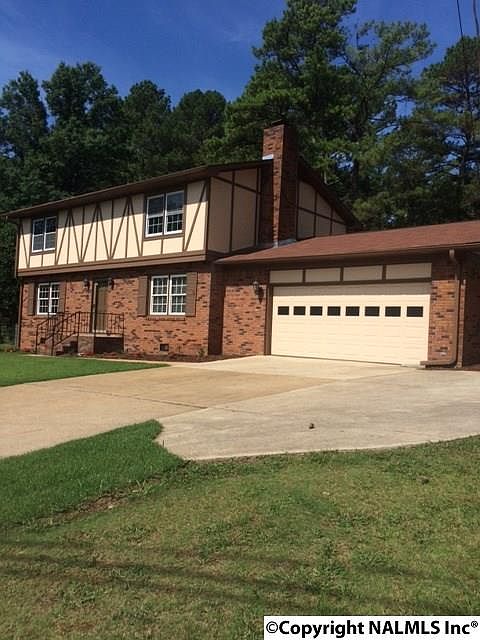 1st image of 612 Versailles Dr SE