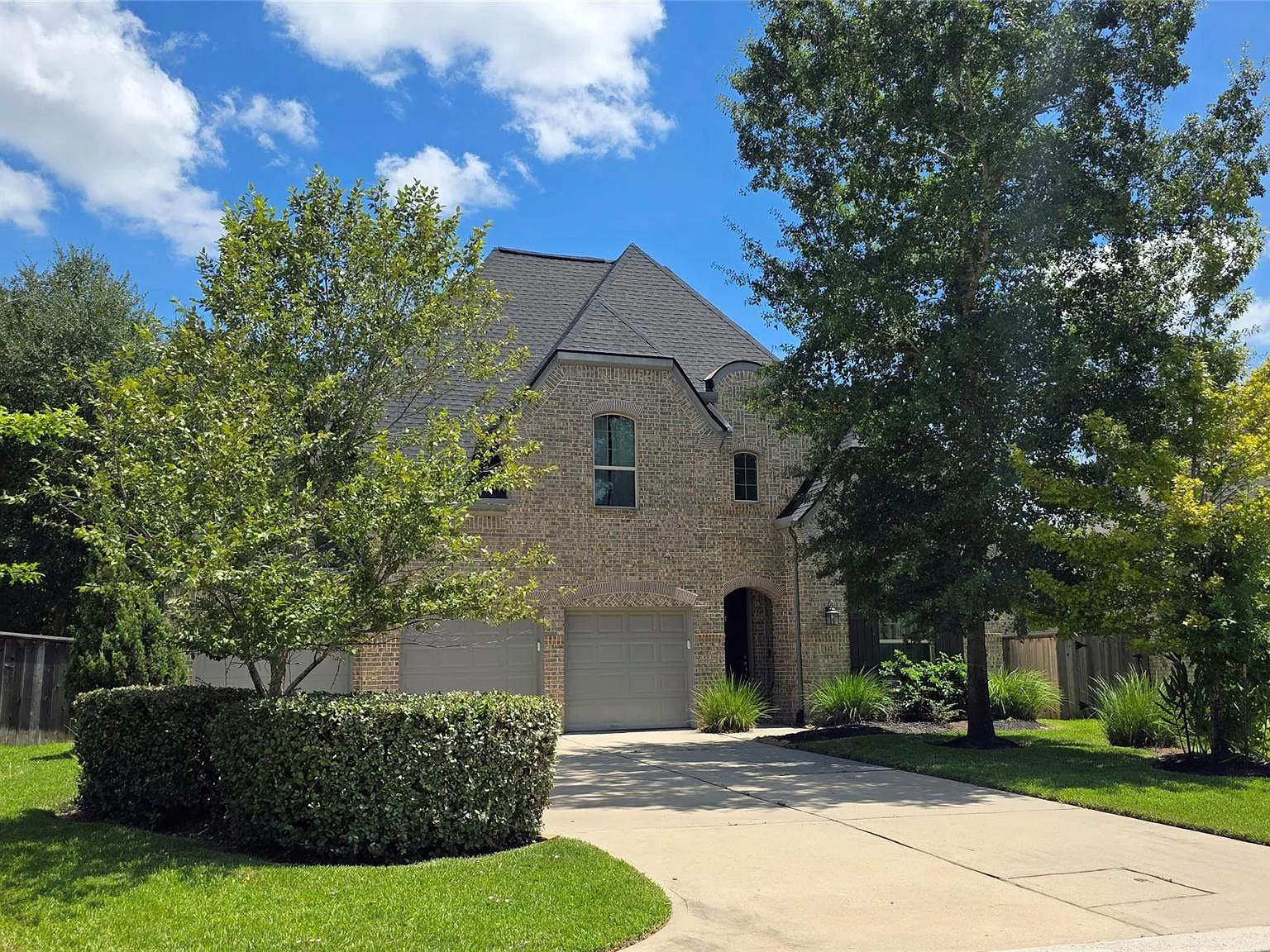4 bed, 3.0 bath, 3345 sqft, $4,250 — Photo 3