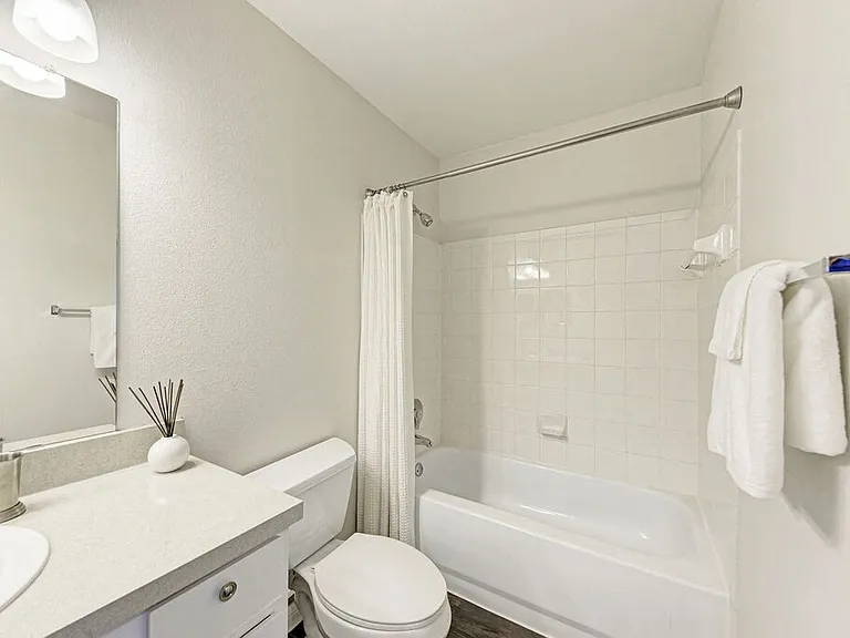Chandler Creek Apartments — Photo 20