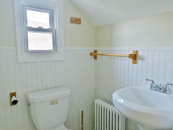 3rd image of 726 S Clinton Ave APT 3