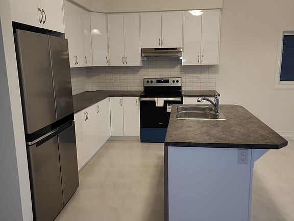 4th image of 35 Jenner Dr