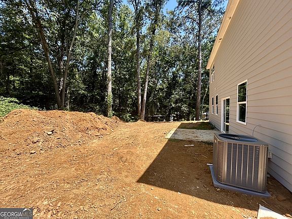 5th image of 11 Meadowview Cir