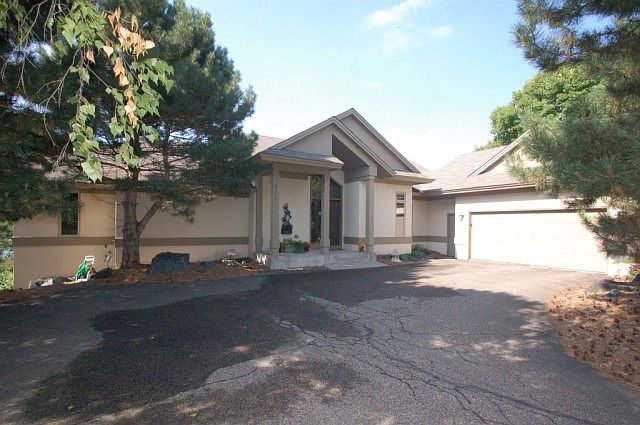 1st image of 898 Mendakota Ct